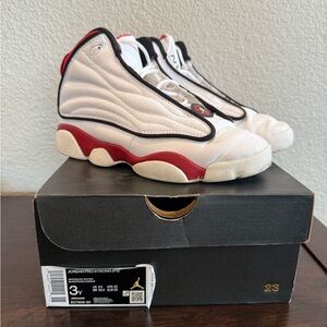 Jordan Pro Strong size 3Y, like new! With box